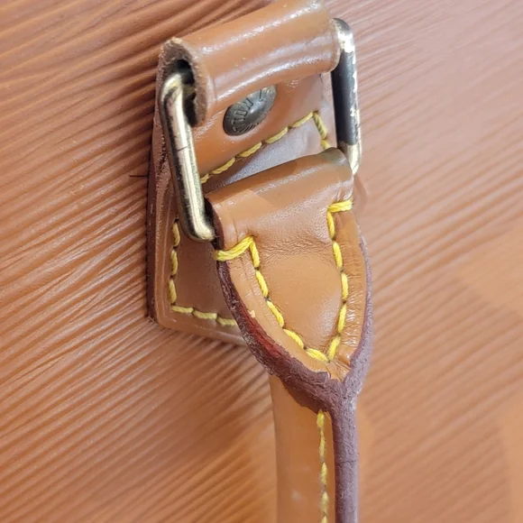 EUC Authentic Louis Vuitton Alma MM Brown Epi w/ extendable Strap - Picture 13 of 16